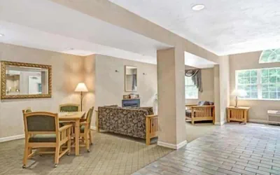Photo 4 - Sturbridge Plaza Hotel