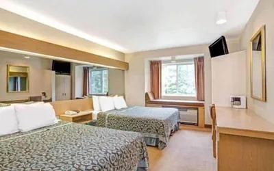 Photo 2 - Sturbridge Plaza Hotel