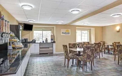 Photo 5 - Sturbridge Plaza Hotel