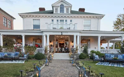 Photo 2 - Pandora's Manor Bed & Breakfast