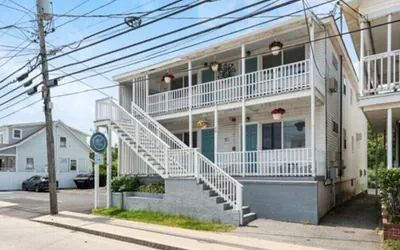 Photo 2 - Seaside Suites