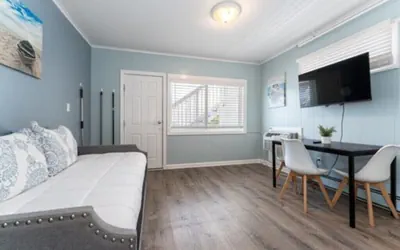 Photo 5 - Seaside Suites