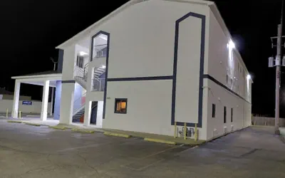 Springplace Inn & Suites