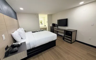 Photo 4 - Springplace Inn & Suites