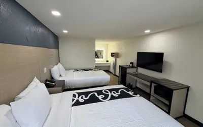 Photo 5 - Springplace Inn & Suites