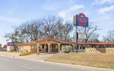 Photo 2 - Western Inn by Capital O Cleburne TX