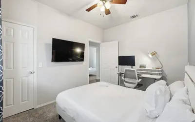 Photo 4 - Lux Cozy 5B2B Home for Families