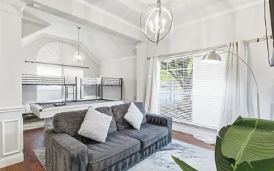 Photo 2 - Lux Cozy 5B2B Home for Families