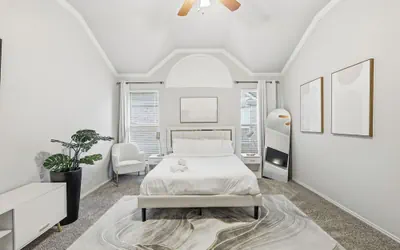 Photo 5 - Lux Cozy 5B2B Home for Families