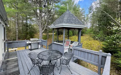 Photo 3 - 43tv Peaceful Retreat in the White Mountain, Fireplace, Fire Pit, Large Yard, Wifi, AC