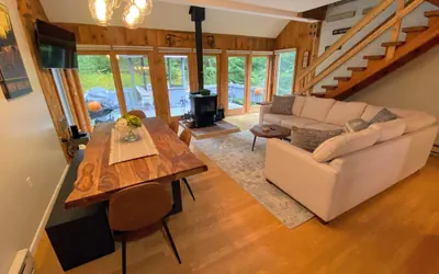 Photo 2 - 43tv Peaceful Retreat in the White Mountain, Fireplace, Fire Pit, Large Yard, Wifi, AC