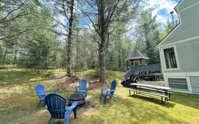 Photo 4 - 43tv Peaceful Retreat in the White Mountain, Fireplace, Fire Pit, Large Yard, Wifi, AC