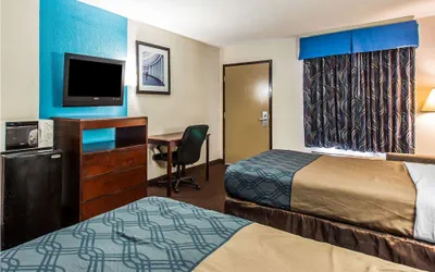 Photo 5 - Economy Inn