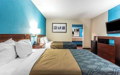 Photo 4 - Economy Inn