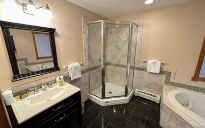 Photo 5 - Spacious Private Home - Al132