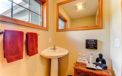 SH4 Bretton Woods Condo With Hot Tub, Next to Skiing and Mt Washington Hotel, ski Slopes Views!