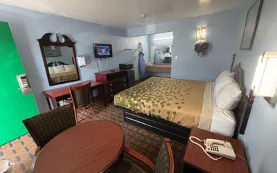 Photo 4 - TRAVEL INN
