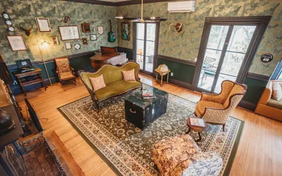 Photo 2 - Hideaway Inn Lenox