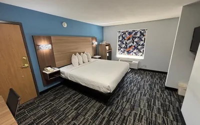 Photo 5 - Jacksonville Inn & Suites