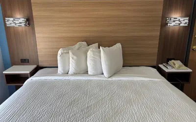 Photo 4 - Jacksonville Inn & Suites