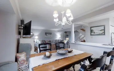 Photo 5 - Dog-friendly Oceanfront Getaway With Shared Pool & Central AC