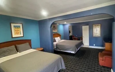 Photo 4 - Sunset inn &Suites