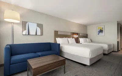 Photo 5 - Holiday Inn Express & Suites Overland Park South