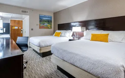 Photo 4 - University Inn