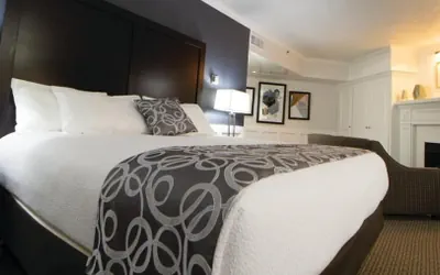 Photo 2 - University Inn
