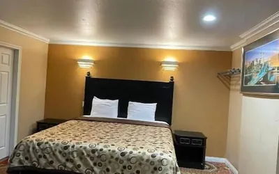 Photo 5 - Sunrise inn