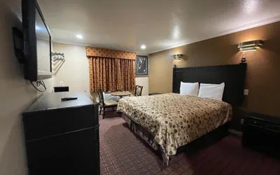 Photo 3 - Sunrise inn