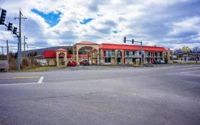 OZARK JUNCTION INN