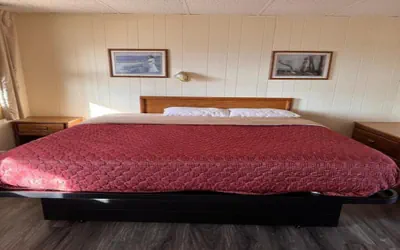 Photo 3 - Coachman Motor Lodge