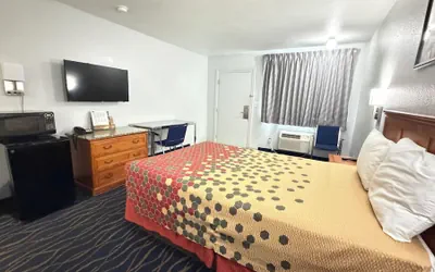 Photo 4 - Crossroads Inn