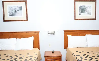 Photo 5 - Crossroads Inn