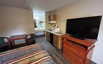 Photo 4 - Lodge Inn Extended Stay