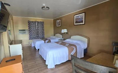 Photo 2 - Golf View Motel