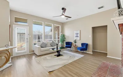 Modern 4B Retreat with Pool in Frisco