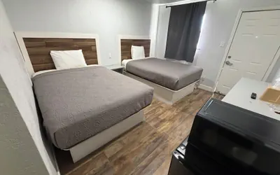 Photo 4 - Best Budget Inn