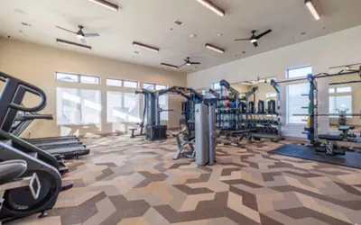 Photo 5 - Modern,a+location,workerfriendly,pool,gym,kingbed