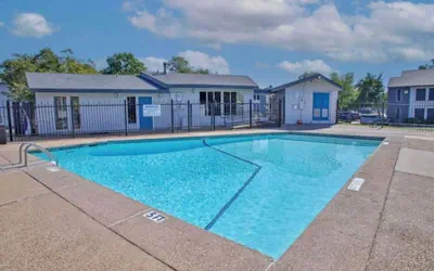 Photo 3 - Modern&beautiful,pool,a+ Location,longstaydiscount