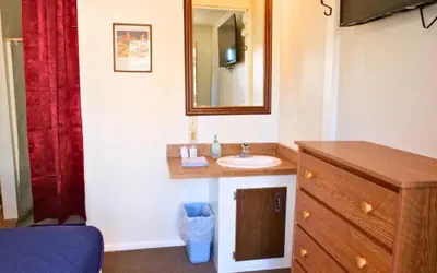 Photo 3 - Travelers Motel