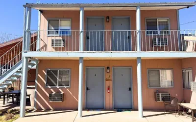 Travelers Motel
