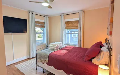 Photo 2 - Stylish Durham Retreat - Walkable, Sleeps 6