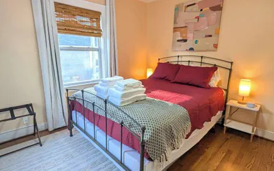 Photo 5 - Stylish Durham Retreat - Walkable, Sleeps 6