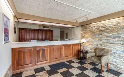 Photo 2 - Zanesville Inn