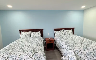 Photo 5 - Deluxe Inn