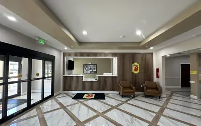 Photo 3 - Super 8 By Wyndham Baytown