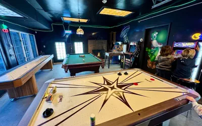 Photo 3 - Private Luxurious Canal Estate
