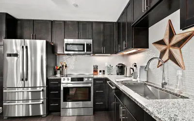 Photo 4 - 2BR Condo w Balcony Free Tix Walk to Downtown
